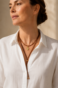 Collar gamuza Medalla enchapada en oro