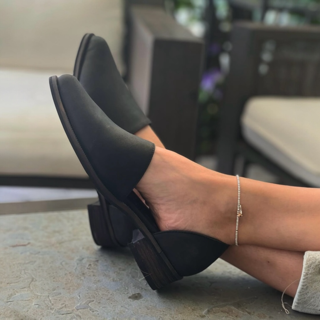 Puntilla Adriana Negro