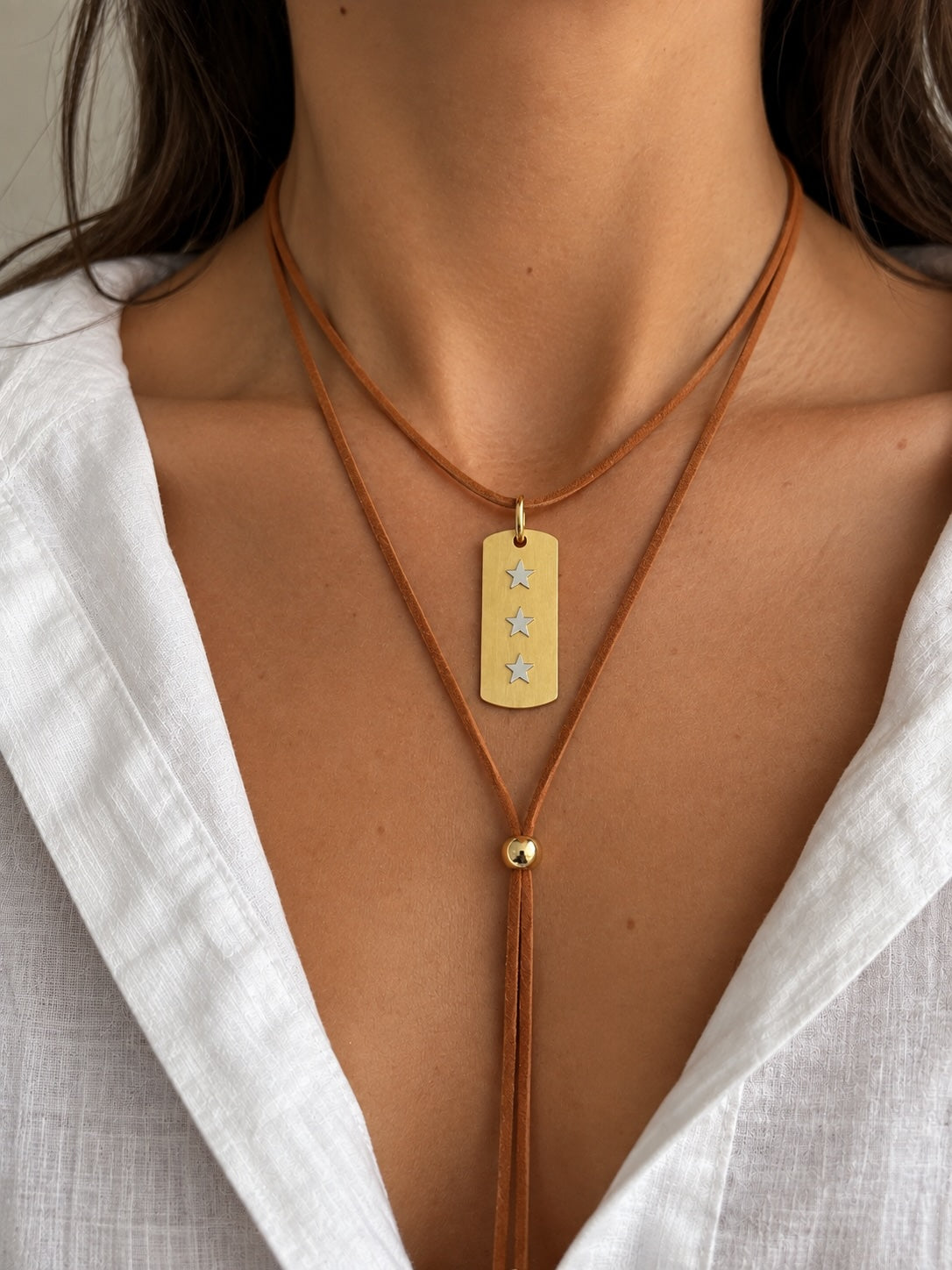Collar L gamuza Medalla enchapada en oro