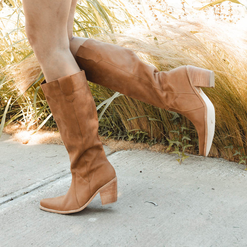 Bota Antonia Cuero Camel (despacho 23 de mayo)